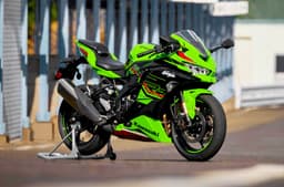 Kawasaki Ninja ZX4RR front right static image on track